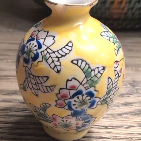 Japanese Yellow Floral Mini Bud Vase Cottagecore Grand Millenial Collector - Picture 7 of 8